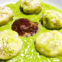 Foto di "Gnudi" ai porcini, piselli e pecorino