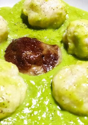 Foto di "Gnudi" ai porcini, piselli e pecorino