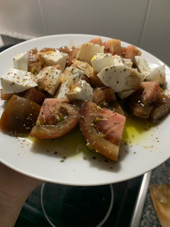 Una foto de Ensalada de tomates para cualquier momento