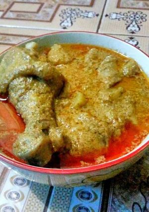 A picture of Massaman Curry with Chicken Thighs.