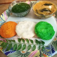 A picture of Tricolour idlis.