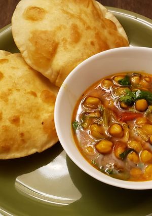 A picture of Punjabi Chole Bhature.