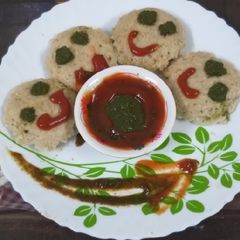 A picture of Oats idli.