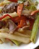 Củ sắn xào thịt dăm