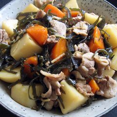 A picture of Pork ‘Nikujaga’ with Kombu (Kelp).