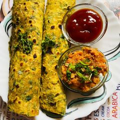 A picture of Methi Thepala with raw mango chatani.