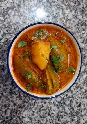A picture of Pointed gourd-Potato Curry.