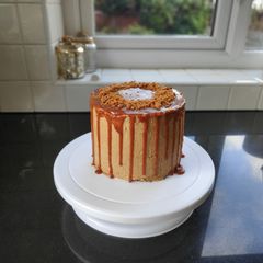 Biscoff and caramel drizzle cake 🤤 A picture of Biscoff and caramel drizzle cake 🤤.