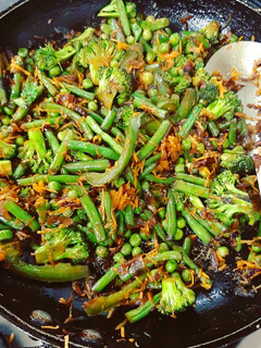 A picture of Pan fried broccoli and fresh beans.