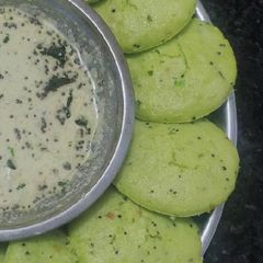 A picture of Green Peas idli.