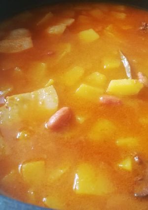 Una foto de Cocido de alubias pintas con calabaza y panceta