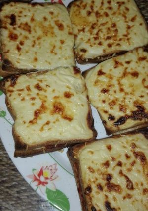 ब्रेड पिज़्ज़ा (bread pizza recipe in Hindi) रेसिपी मुख्य फोटो