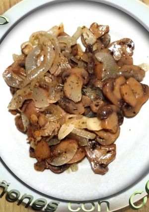 Foto principal de Salteado de champiñones con cebolla