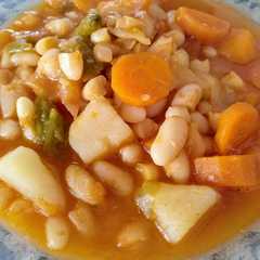 Una foto de Potaje de habichuelas con verduras (0% grasa)