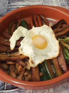 Una foto de Bibimbap vegetariano