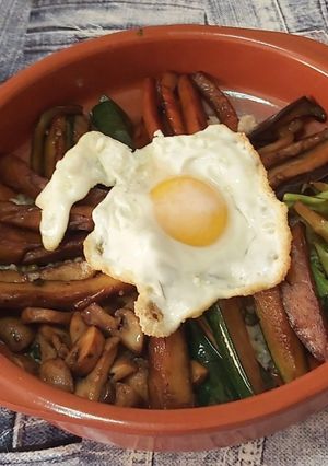Una foto de Bibimbap vegetariano