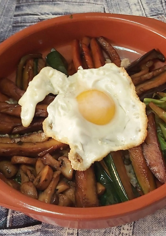 Una foto de Bibimbap vegetariano