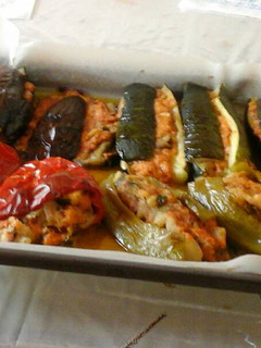 Una foto de Calabacines, berenjenas y pimientos rellenos