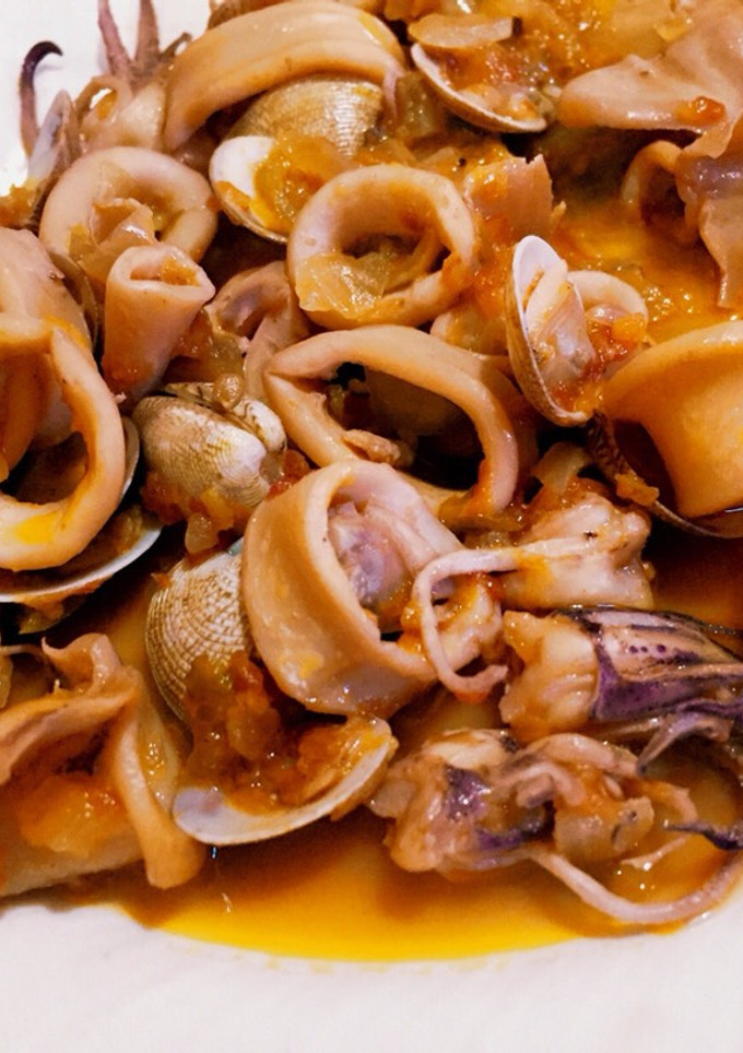 Una foto de Calamares con almejas 🦑