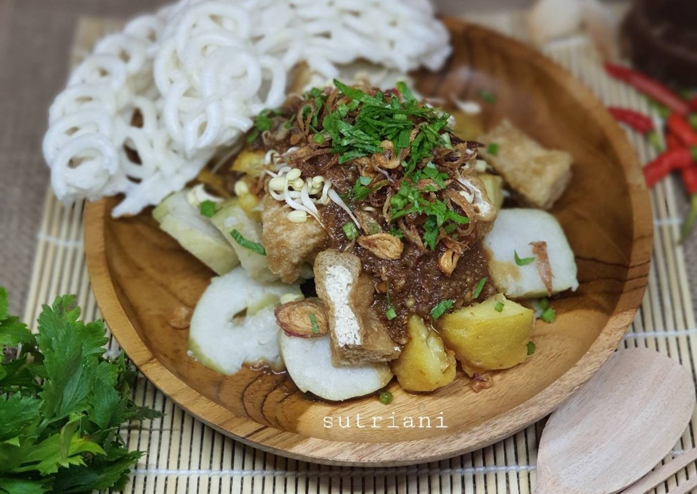 Tahu lontong kecap