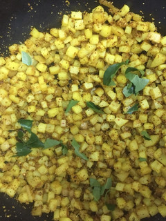 உருளைக்கிழங்கு ரவா வருவல் செய்முறை முக்கிய புகைப்படம்