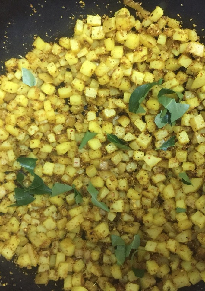 உருளைக்கிழங்கு ரவா வருவல் செய்முறை முக்கிய புகைப்படம்