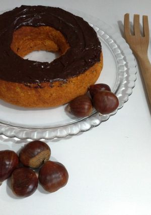 Foto de Bolo de castanhas com cobertura de chocolate