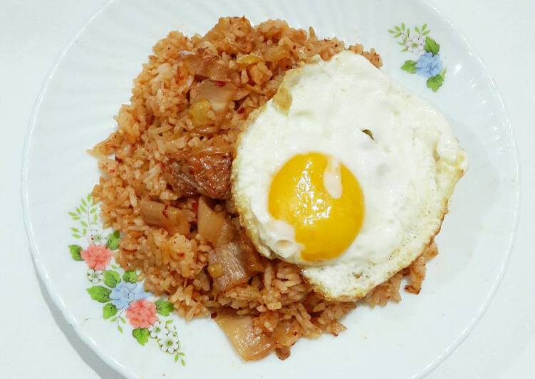 Nasi Goreng Kimchi (Kimchi Fried Rice)