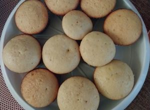 Una foto de Panqueques (cupcakes) de caja para pastel. ¡Sencillos y fáciles!