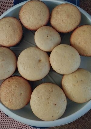 Una foto de Panqueques (cupcakes) de caja para pastel. ¡Sencillos y fáciles!