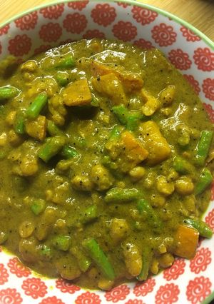 A picture of Chickpea, squash and green bean curry - vegan.