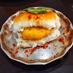 A picture of Mumbai Vada Pav.