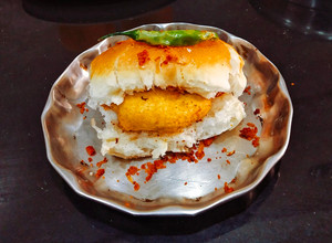 A picture of Mumbai Vada Pav.