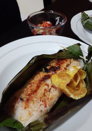 Foto resep Nasi Bakar Ayam Suwir Pedas