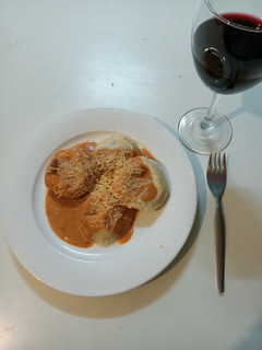 A picture of Ham and cheese tortelloni / sorrentinos.