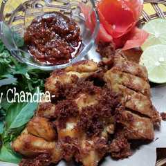 A picture of Ayam Serundeng Laos.