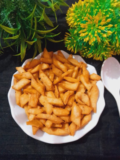 मैदा की निमकी (Maida ki nimki recipe in Hindi) रेसिपी मुख्य फोटो