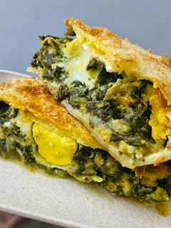 Una foto de 🥟EMPANADA🥟 DE 🥬VERDURA, HUEVO🥚Y QUESO 🥬🥚🧀🧅