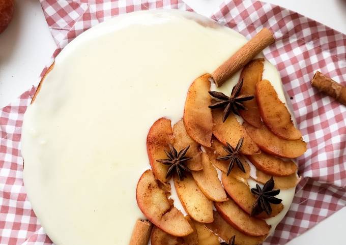 foto principal da receita de Bolo de maçã com ganache branco