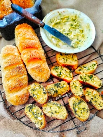 Langkah Mudah untuk Menyiapkan Resep Garlic Butter Bread yang Menggugah Selera Anti Ribet, Bisa Manjain Lidah
