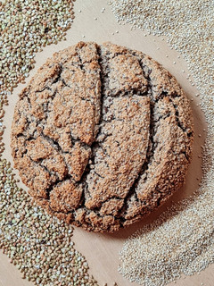 Una foto de Pan de granos de trigo sarraceno y quinoa 🌱 sin harina, sin levadura, 🌱 larga fermentación 🌱