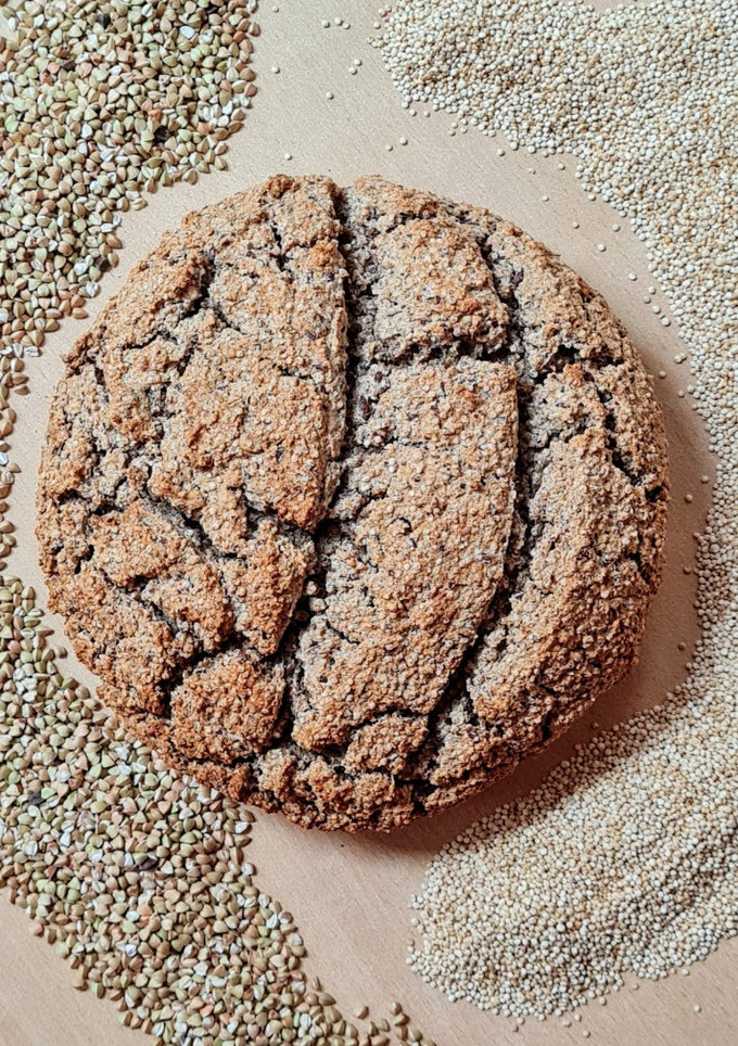 Una foto de Pan de granos de trigo sarraceno y quinoa 🌱 sin harina, sin levadura, 🌱 larga fermentación 🌱