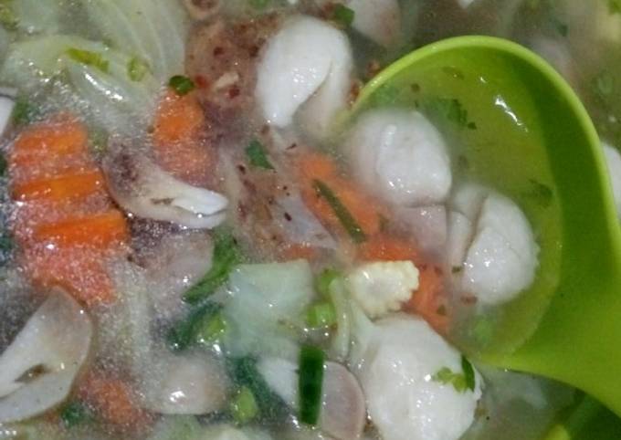 Sop sayur jamur bakso