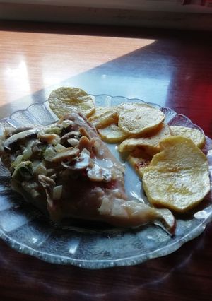 Una foto de Filet de abadejo a la crema con champignones y papas fritas