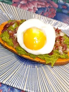 Una foto de Tostada de boniato con huevo
