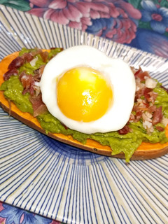 Una foto de Tostada de boniato con huevo