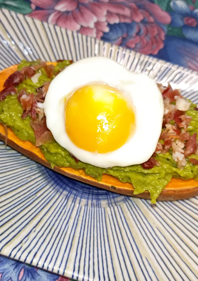 Una foto de Tostada de boniato con huevo