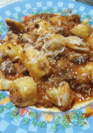 Una foto de Ravioles de ricota con bolognesa