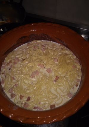 Una foto de Spaghetti en crema blanca