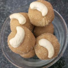 A picture of Besan ke laddu.